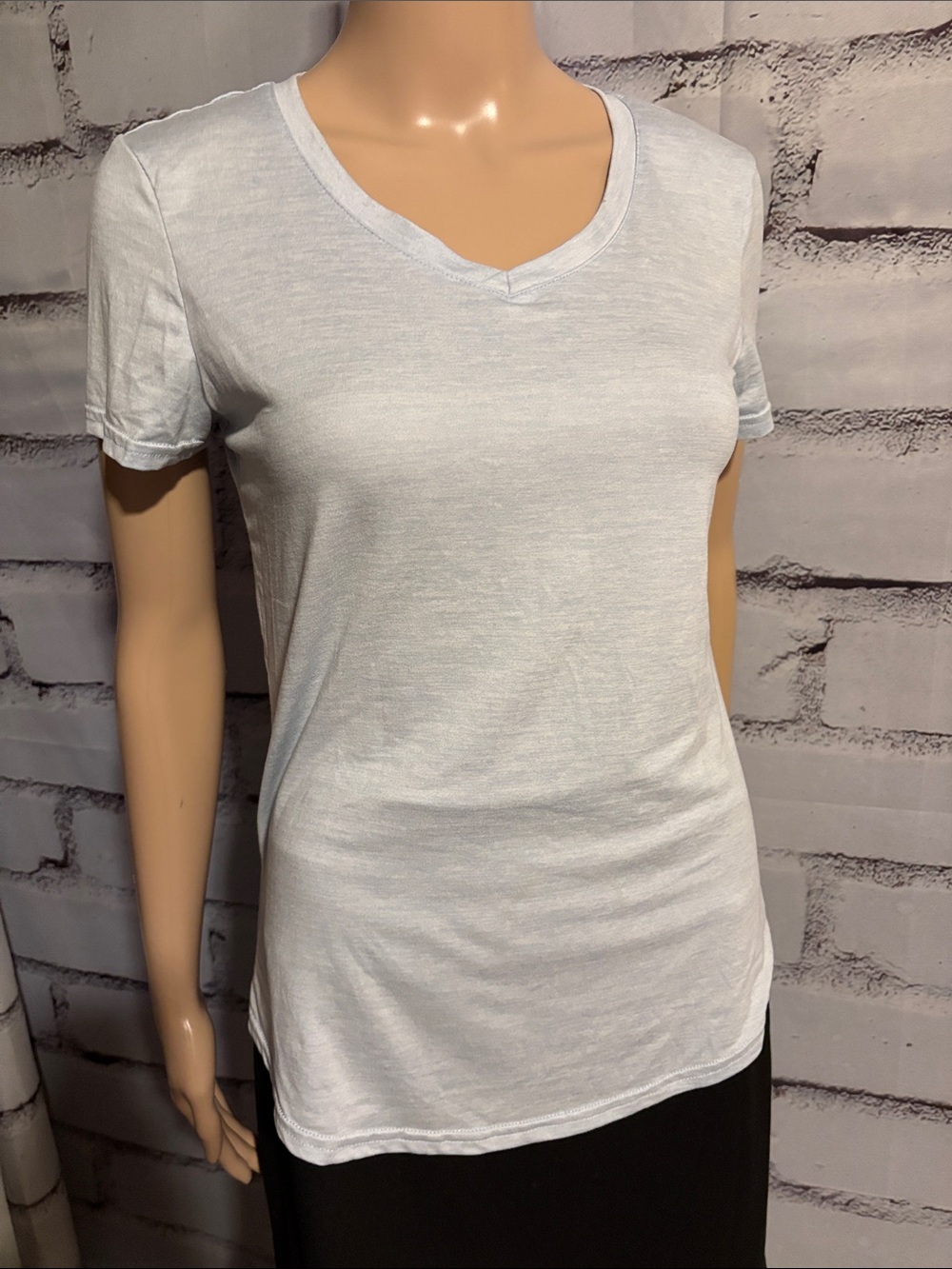 2 NWOT Women’s Danskin Super Soft V-Neck T-Shirts Size Medium